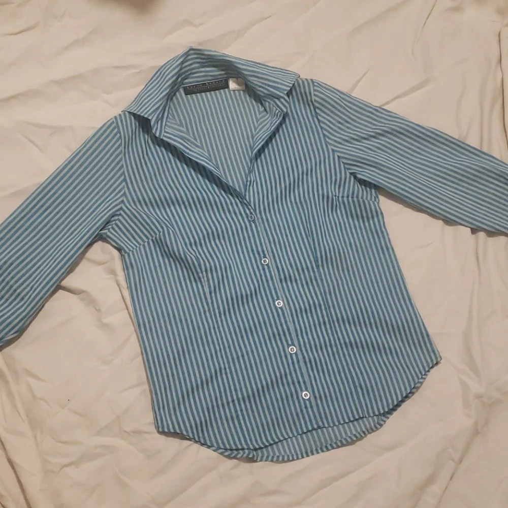 Harve Bernard vertical striped button down size small - Picture 3 of 5